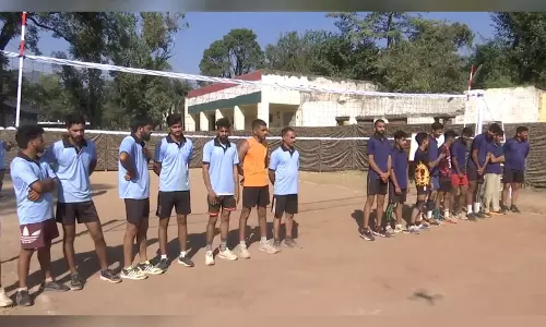 राजौरी में सेना ने अंतर-ग्राम वॉलीबॉल टूर्नामेंट कराया
