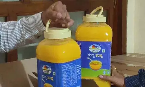 Bengaluru में नकली नंदिनी घी रैकेट का भंडाफोड़, चार गिरफ्तार Bengaluru में नकली नंदिनी घी रैकेट का भंडाफोड़, चार गिरफ्तार