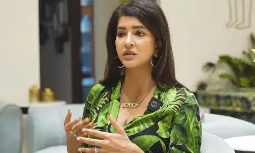 Manchu Lakshmi की नो फिल्टर टिप्पणियाँ वायरल, फिल्म उद्योग और समाज पर निशाना Manchu Lakshmi की नो फिल्टर टिप्पणियाँ वायरल, फिल्म उद्योग और समाज पर निशाना