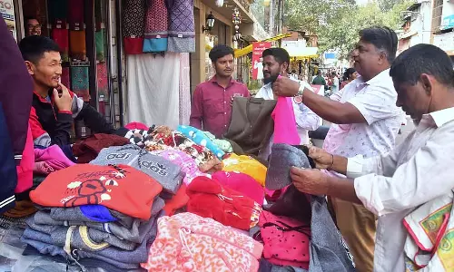 स्वास्थ्य संबंधी चिंताएं बढ़ीं; गर्म कपड़ों की बिक्री में उछाल