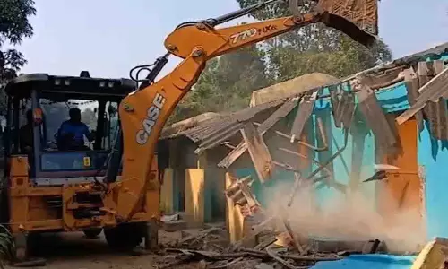Jagatsinghpur में संदिग्ध बांग्लादेशी नागरिकों का घर बुलडोजर से ढहाया गया Jagatsinghpur में संदिग्ध बांग्लादेशी नागरिकों का घर बुलडोजर से ढहाया गया