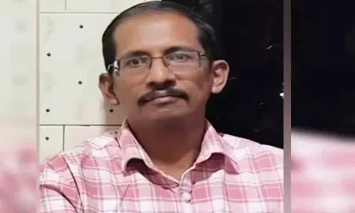 काम के दबाव के चलते कर्मचारी ने की आत्महत्या.. बूथ अफसरों ने Sir ड्यूटी का किया बहिष्कार काम के दबाव के चलते कर्मचारी ने की आत्महत्या.. बूथ अफसरों ने Sir ड्यूटी का किया बहिष्कार