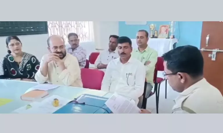Tripura में राजनीतिक विवाद, CPIM ने नेता के खिलाफ शिकायत दर्ज की Tripura में राजनीतिक विवाद, CPIM ने नेता के खिलाफ शिकायत दर्ज की