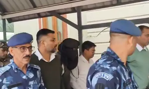 दिल्ली विस्फोट: NIA ने कश्मीर से डॉ. उमर के एक और सहयोगी को गिरफ्तार किया दिल्ली विस्फोट: NIA ने कश्मीर से डॉ. उमर के एक और सहयोगी को गिरफ्तार किया