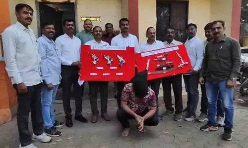 Kalyan क्राइम ब्रांच ने अवैध हथियारों के साथ आरोपी को दबोचा Kalyan क्राइम ब्रांच ने अवैध हथियारों के साथ आरोपी को दबोचा