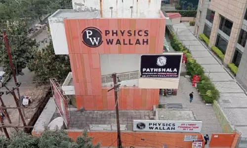 PhysicsWallah शेयर की लिस्टिंग कल: विश्लेषकों ने लंबी अवधि के लिए होल्ड करने की सलाह दी PhysicsWallah शेयर की लिस्टिंग कल: विश्लेषकों ने लंबी अवधि के लिए होल्ड करने की सलाह दी