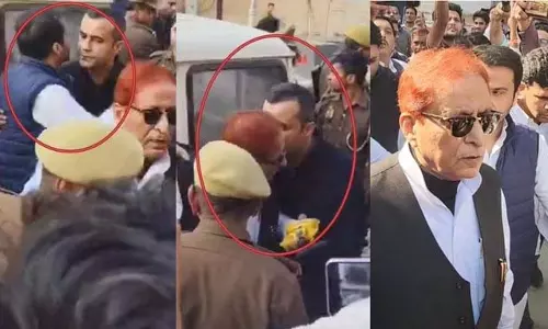आजम खां और बेटे अब्दुल्ला आजम को जेल भेजा गया, देखें VIDEO... आजम खां और बेटे अब्दुल्ला आजम को जेल भेजा गया, देखें VIDEO...