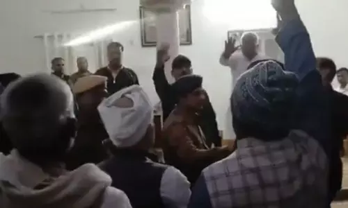 लालू-राबड़ी आवास के बाहर संजय यादव के खिलाफ राजद कार्यकर्ताओं का प्रदर्शन