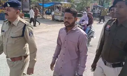 सतनामी समाज के खिलाफ डाला भड़काऊ पोस्ट, आरोपी नागपुर से गिरफ्तार सतनामी समाज के खिलाफ डाला भड़काऊ पोस्ट, आरोपी नागपुर से गिरफ्तार