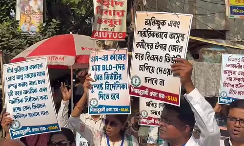 BLO ने ऑन-ड्यूटी दिशानिर्देशों की कमी को लेकर आयोग से शिकायत की BLO ने ऑन-ड्यूटी दिशानिर्देशों की कमी को लेकर आयोग से शिकायत की