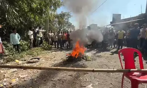 Islampur के ग्रामीणों ने जर्जर सड़कों को लेकर सड़क जाम किया