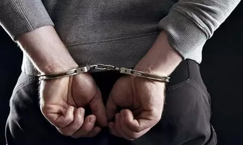 ग्रामीण अस्पताल में दुर्व्यवहार के लिए शिक्षक गिरफ्तार