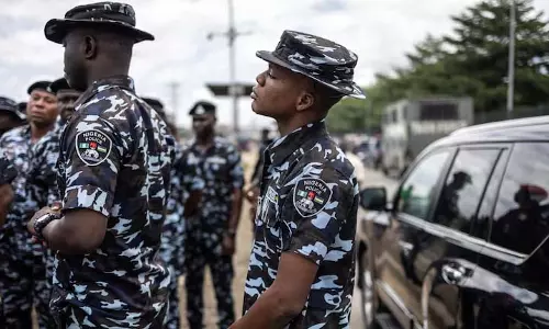 Nigerian school से 25 लड़कियों का अपहरण, उप-प्रधानाचार्य की सशस्त्र हमले में हत्या Nigerian school से 25 लड़कियों का अपहरण, उप-प्रधानाचार्य की सशस्त्र हमले में हत्या