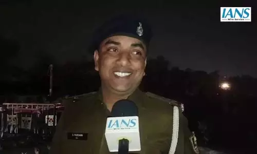 जेपी सेतु पोस्ट पर वाहन से 14.1 किलो चांदी और 2.5 लाख रुपये नकद बरामद, डीघा पुलिस को सौंपा जेपी सेतु पोस्ट पर वाहन से 14.1 किलो चांदी और 2.5 लाख रुपये नकद बरामद, डीघा पुलिस को सौंपा