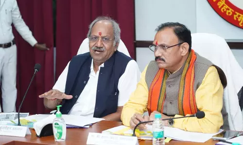 रायपुर के मेकाहारा और DKS हॉस्पिटल में स्वास्थ्य सुधार बैठक रायपुर के मेकाहारा और DKS हॉस्पिटल में स्वास्थ्य सुधार बैठक