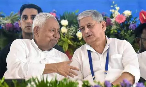 बिहार: शपथ ग्रहण समारोह से पहले ललन सिंह और संजय झा दिल्ली पहुंचे, सियासी हलचल तेज