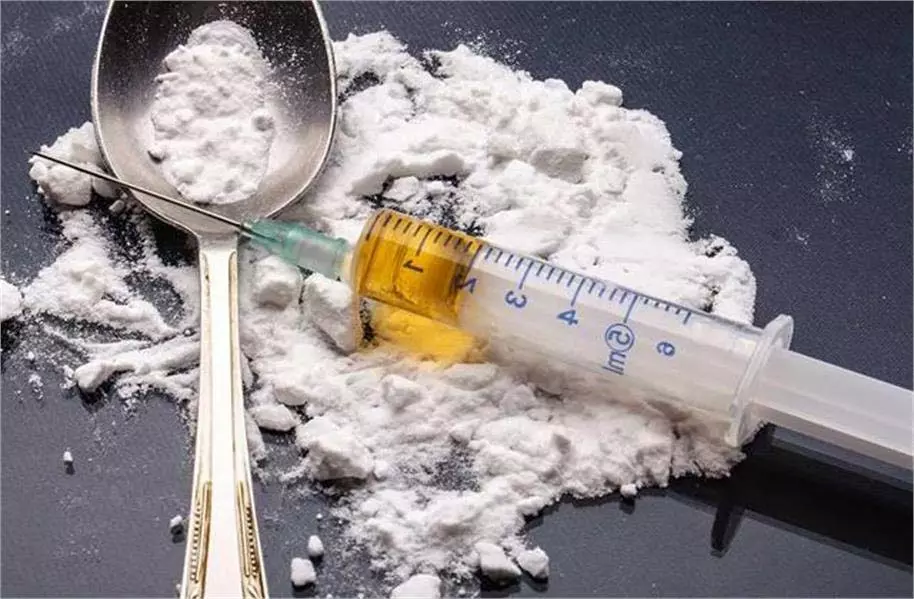 Jammu-Kashmir: BSF व पुलिस की संयुक्त कार्रवाई, Heroin बरामद Jammu-Kashmir: BSF व पुलिस की संयुक्त कार्रवाई, Heroin बरामद