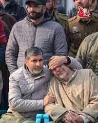 नौगाम विस्फोट: सलाहकार वानी ने शोक संतप्त परिवारों और घायलों से मुलाकात की नौगाम विस्फोट: सलाहकार वानी ने शोक संतप्त परिवारों और घायलों से मुलाकात की