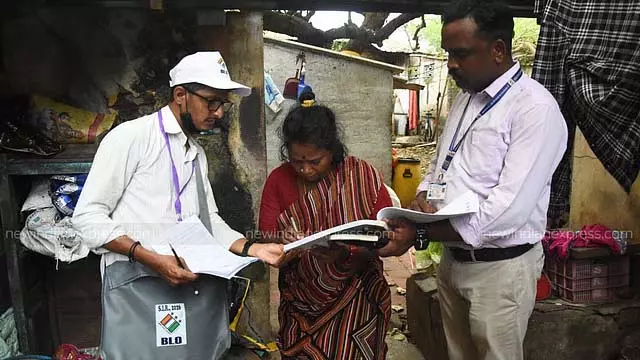 Sir : तमिलनाडु में 5.90 करोड़ फॉर्म वितरित किये गए : चुनाव आयोग Sir : तमिलनाडु में 5.90 करोड़ फॉर्म वितरित किये गए : चुनाव आयोग