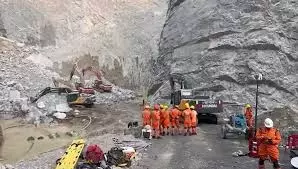 Sonbhadra: सोनभद्र खदान त्रासदी, राहत कार्य तेज Sonbhadra: सोनभद्र खदान त्रासदी, राहत कार्य तेज