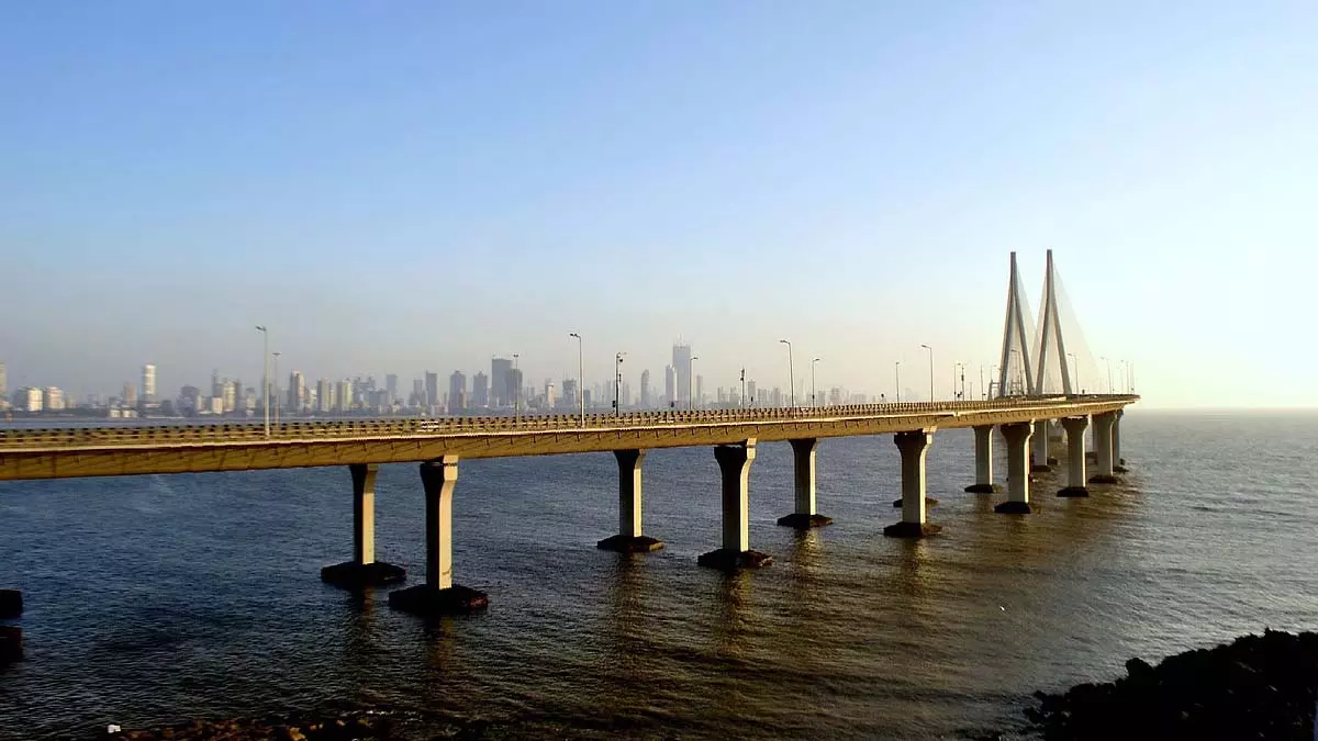 Mumbai : शहर में सोमवार को धूप खिली Mumbai : शहर में सोमवार को धूप खिली