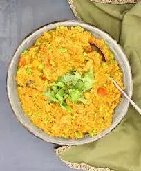 Masala Khichdi : दोपहर के भोजन के लिए मिनटों में बनाएं मसाला खिचड़ी Masala Khichdi : दोपहर के भोजन के लिए मिनटों में बनाएं मसाला खिचड़ी