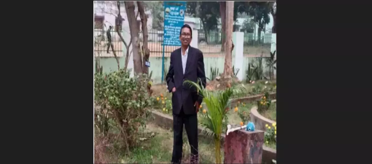 Odisha: अस्पताल में मरीजों का इलाज करते समय डॉक्टर की हालत बिगड़ी, मौत Odisha: अस्पताल में मरीजों का इलाज करते समय डॉक्टर की हालत बिगड़ी, मौत
