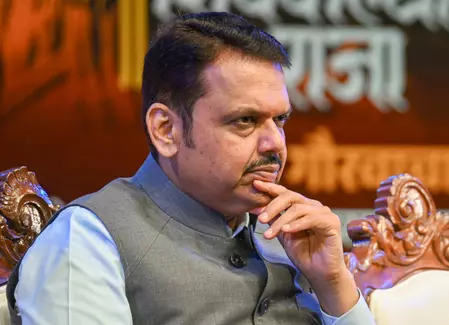 Mumbai: CM ने बांद्रा किले मामले में सख्त कदम उठाने को कहा Mumbai: CM ने बांद्रा किले मामले में सख्त कदम उठाने को कहा