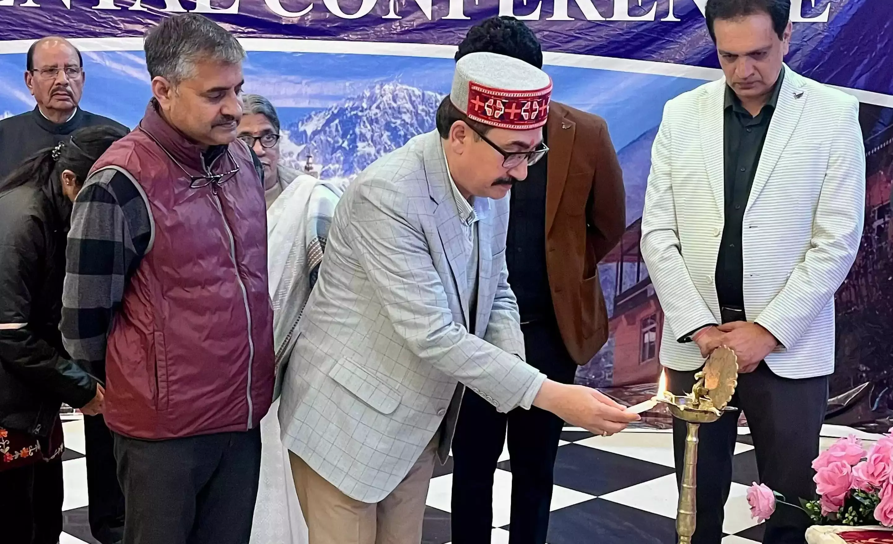 Dharamshala: विपिन परमार के अनुसार मुस्कान का महत्व Dharamshala: विपिन परमार के अनुसार मुस्कान का महत्व