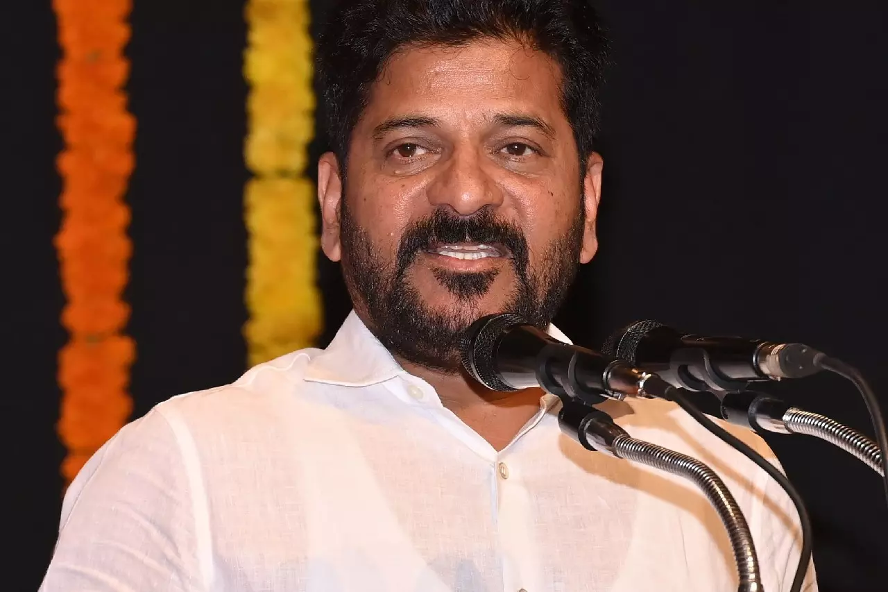CM रेवंत रेड्डी ने मंत्रालय के लिए रामोजी राव से मदद मांगने की बात याद की CM रेवंत रेड्डी ने मंत्रालय के लिए रामोजी राव से मदद मांगने की बात याद की