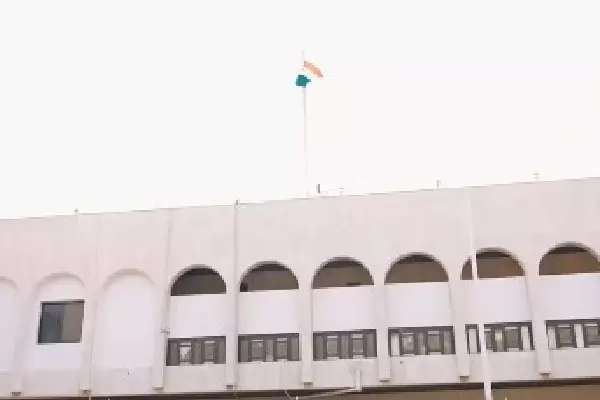 Saudi bus accident: जेद्दाह स्थित भारतीय वाणिज्य दूतावास में नियंत्रण कक्ष खोला गया Saudi bus accident: जेद्दाह स्थित भारतीय वाणिज्य दूतावास में नियंत्रण कक्ष खोला गया