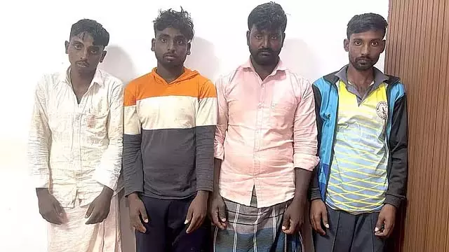 Koppal : महिला को बाइक पर बिठाकर जर्जर मकान में गैंगरेप चार गिरफ्तार Koppal : महिला को बाइक पर बिठाकर जर्जर मकान में गैंगरेप चार गिरफ्तार