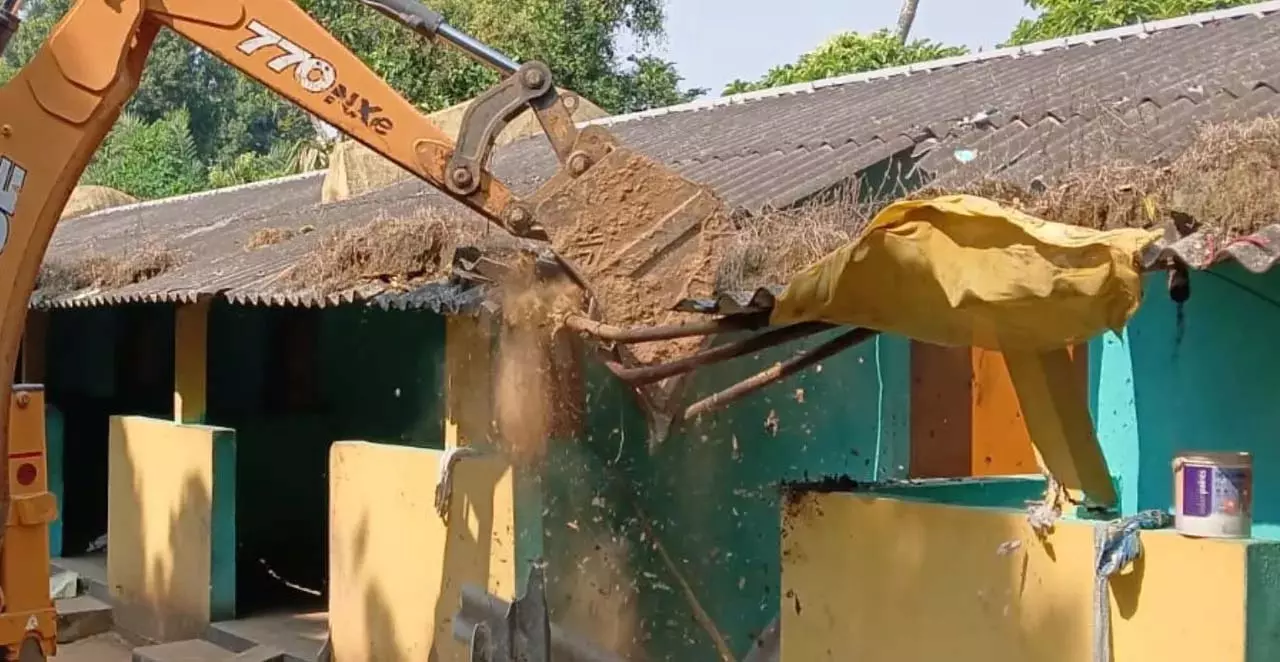 Odisha: जगतसिंहपुर में संदिग्ध बांग्लादेशी नागरिकों के घर ध्वस्त Odisha: जगतसिंहपुर में संदिग्ध बांग्लादेशी नागरिकों के घर ध्वस्त