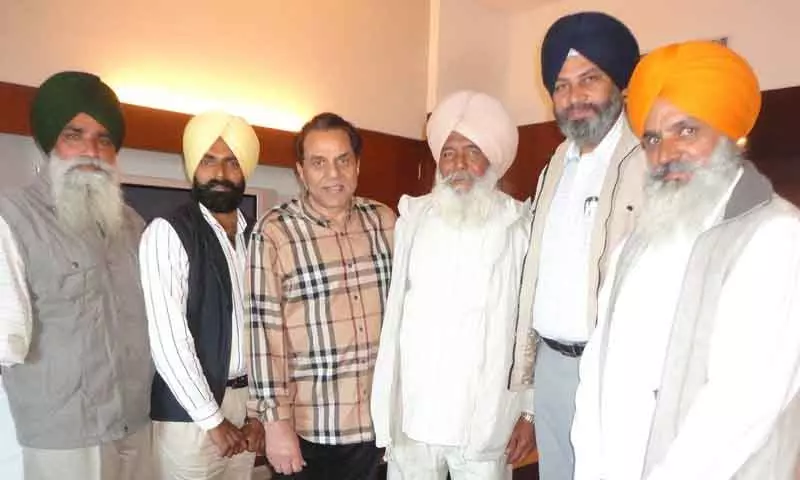 Ludhiana ड्रैगन की ओर से प्यार के साथ: धर्मेंद्र को उनकी जयंती पर साग, मक्की दी रोटी Ludhiana ड्रैगन की ओर से प्यार के साथ: धर्मेंद्र को उनकी जयंती पर साग, मक्की दी रोटी