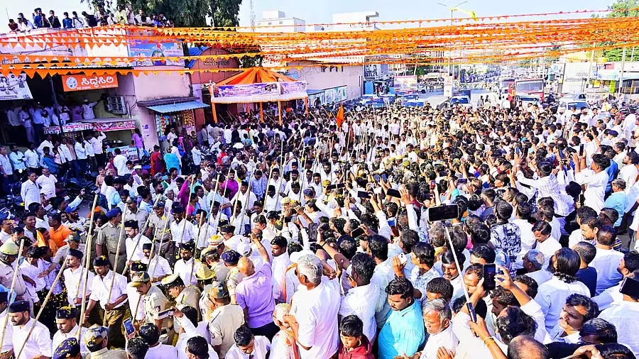 चित्तपुर में RSS का पथ संचलन शांतिपूर्ण ढंग से संपन्न चित्तपुर में RSS का पथ संचलन शांतिपूर्ण ढंग से संपन्न