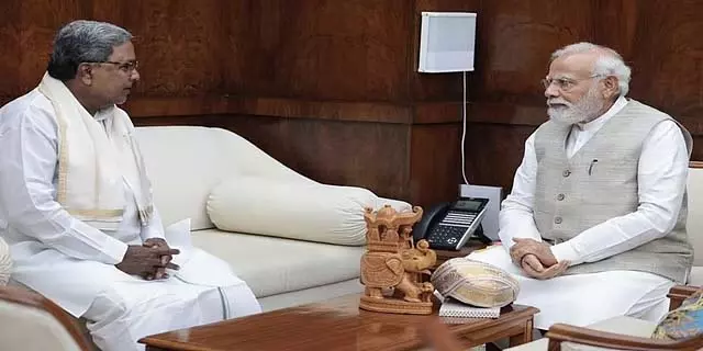 CM दिल्ली दौरे पर; प्रधानमंत्री नरेंद्र मोदी से मुलाकात, गन्ना किसानों की समस्याओं पर चर्चा CM दिल्ली दौरे पर; प्रधानमंत्री नरेंद्र मोदी से मुलाकात, गन्ना किसानों की समस्याओं पर चर्चा