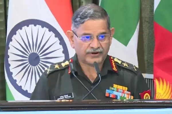 Delhi blast के कुछ दिनों बाद सेना प्रमुख ने पाकिस्तान के प्रति कठोर रुख दोहराया Delhi blast के कुछ दिनों बाद सेना प्रमुख ने पाकिस्तान के प्रति कठोर रुख दोहराया
