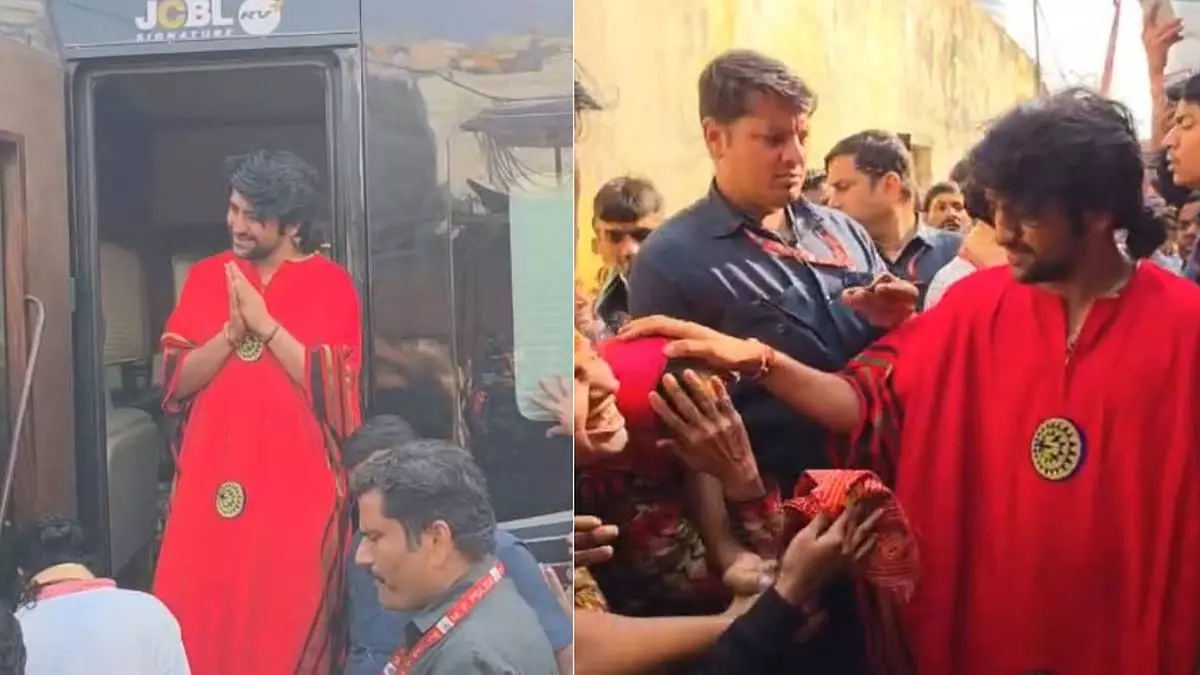 MP : 150 किलोमीटर लंबी सनातन पदयात्रा के समापन पर बागेश्वर बाबा का भक्तों द्वारा हार्दिक स्वागत किया MP : 150 किलोमीटर लंबी सनातन पदयात्रा के समापन पर बागेश्वर बाबा का भक्तों द्वारा हार्दिक स्वागत किया