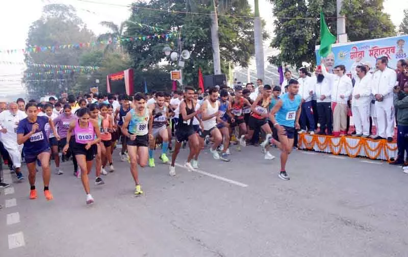 कुरुक्षेत्र में सैकड़ों लोगों ने ‘गीता दौड़’ में भाग लिया कुरुक्षेत्र में सैकड़ों लोगों ने ‘गीता दौड़’ में भाग लिया