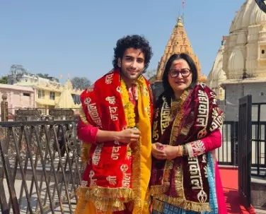 बिहार जीत का जश्न: Jaya Prada ने बेटे संग महाकाल मंदिर में लिया आशीर्वाद बिहार जीत का जश्न: Jaya Prada ने बेटे संग महाकाल मंदिर में लिया आशीर्वाद