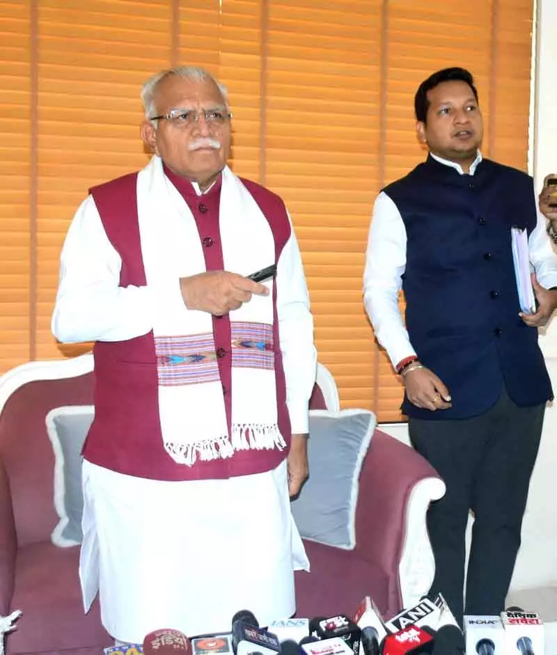 खट्टर ने रोहतक में जन शिकायतों के लिए डिजिटल प्लेटफॉर्म का अनावरण किया खट्टर ने रोहतक में जन शिकायतों के लिए डिजिटल प्लेटफॉर्म का अनावरण किया