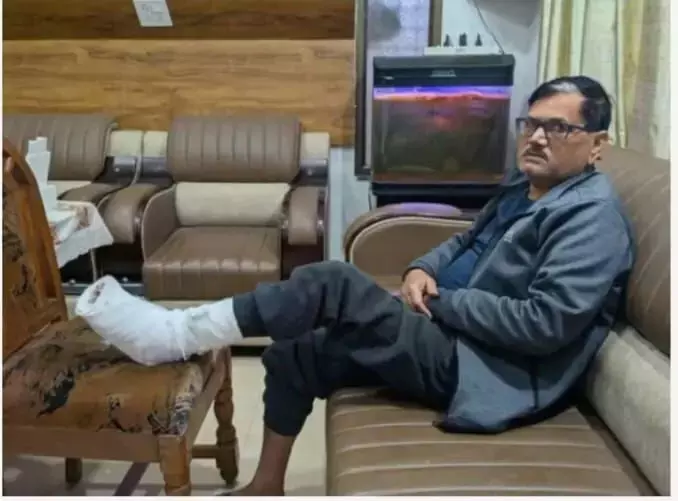 रास्ते में हेड कांस्टेबल की गुंडई, वकील घायल रास्ते में हेड कांस्टेबल की गुंडई, वकील घायल