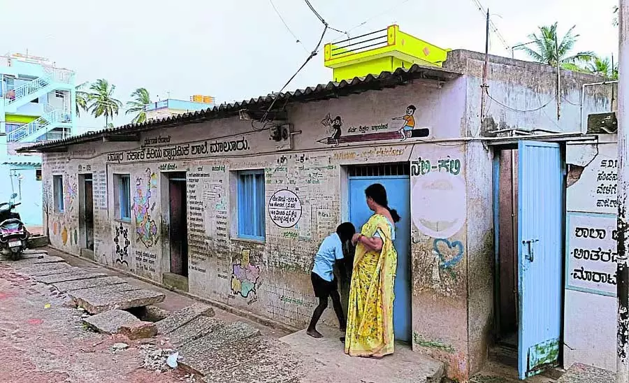 Malur : न स्कूल है, न बच्चों के लिए सुरक्षा Malur : न स्कूल है, न बच्चों के लिए सुरक्षा
