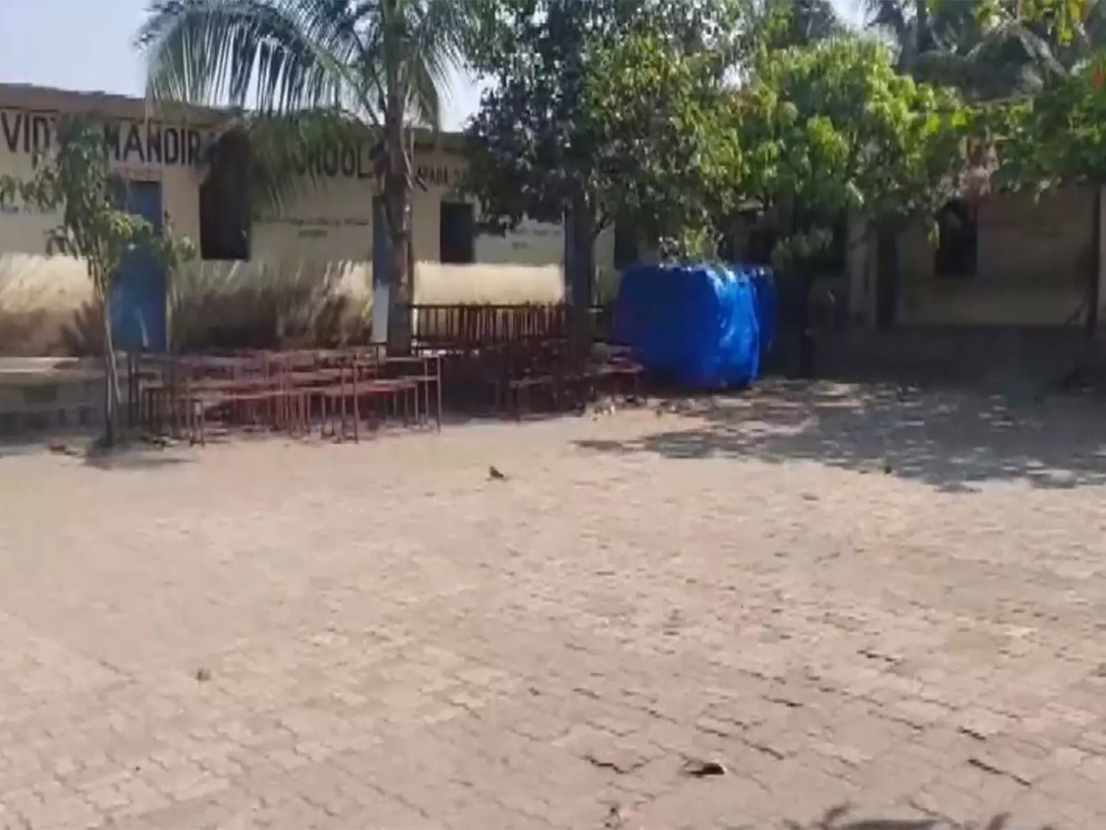 वसई के स्कूल में 100 बार उठक-बैठक कराने की सजा मिलने से 12 वर्षीय छात्र की मौत वसई के स्कूल में 100 बार उठक-बैठक कराने की सजा मिलने से 12 वर्षीय छात्र की मौत