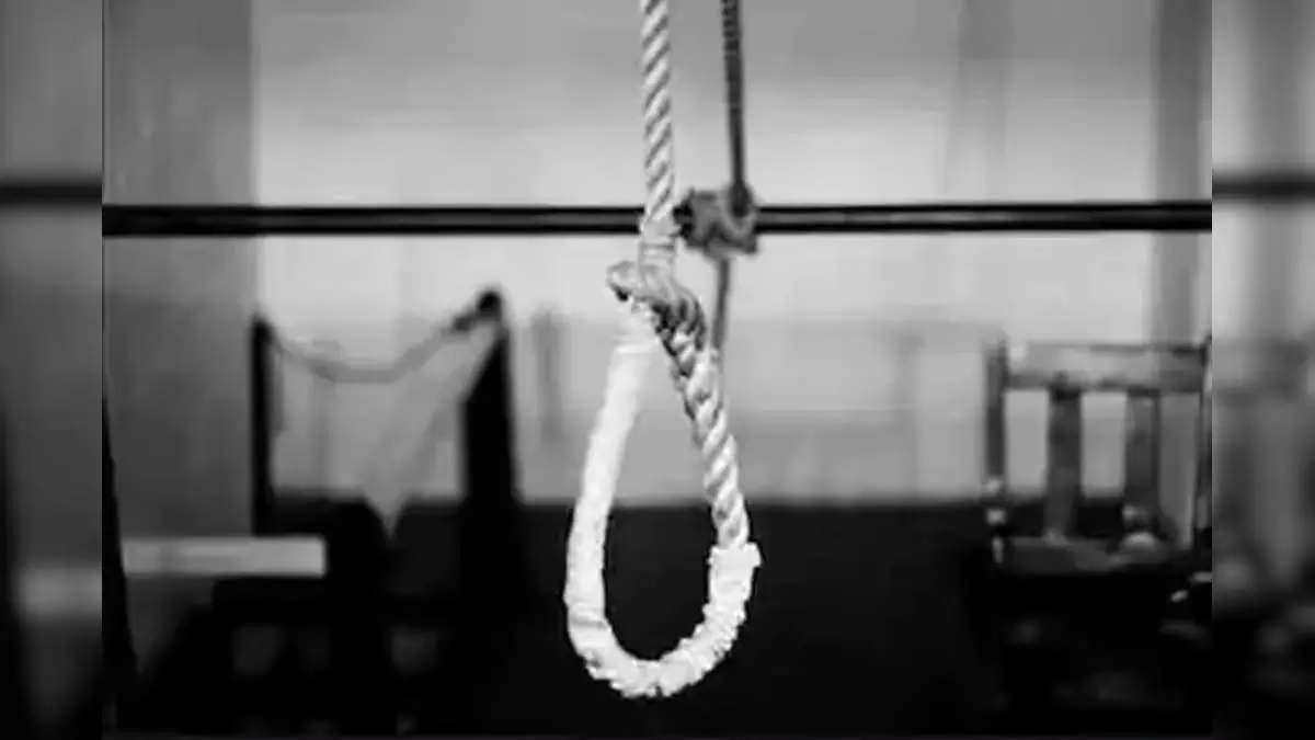 जंगल में युवक ने फंदा लगाकर दी जान, घरेलू विवाद माना जा रहा कारण जंगल में युवक ने फंदा लगाकर दी जान, घरेलू विवाद माना जा रहा कारण