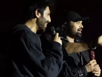 Kartik Aaryan के सामने हिमेश रेशमिया ने खुद पर उड़ाया मज़ाक Kartik Aaryan के सामने हिमेश रेशमिया ने खुद पर उड़ाया मज़ाक