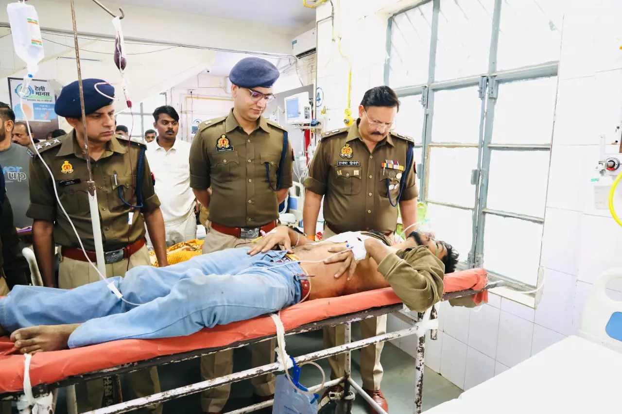 Shahjahanpur: यूपी STF और लोकल पुलिस की कार्रवाई में बदमाश गिरफ्तार Shahjahanpur: यूपी STF और लोकल पुलिस की कार्रवाई में बदमाश गिरफ्तार