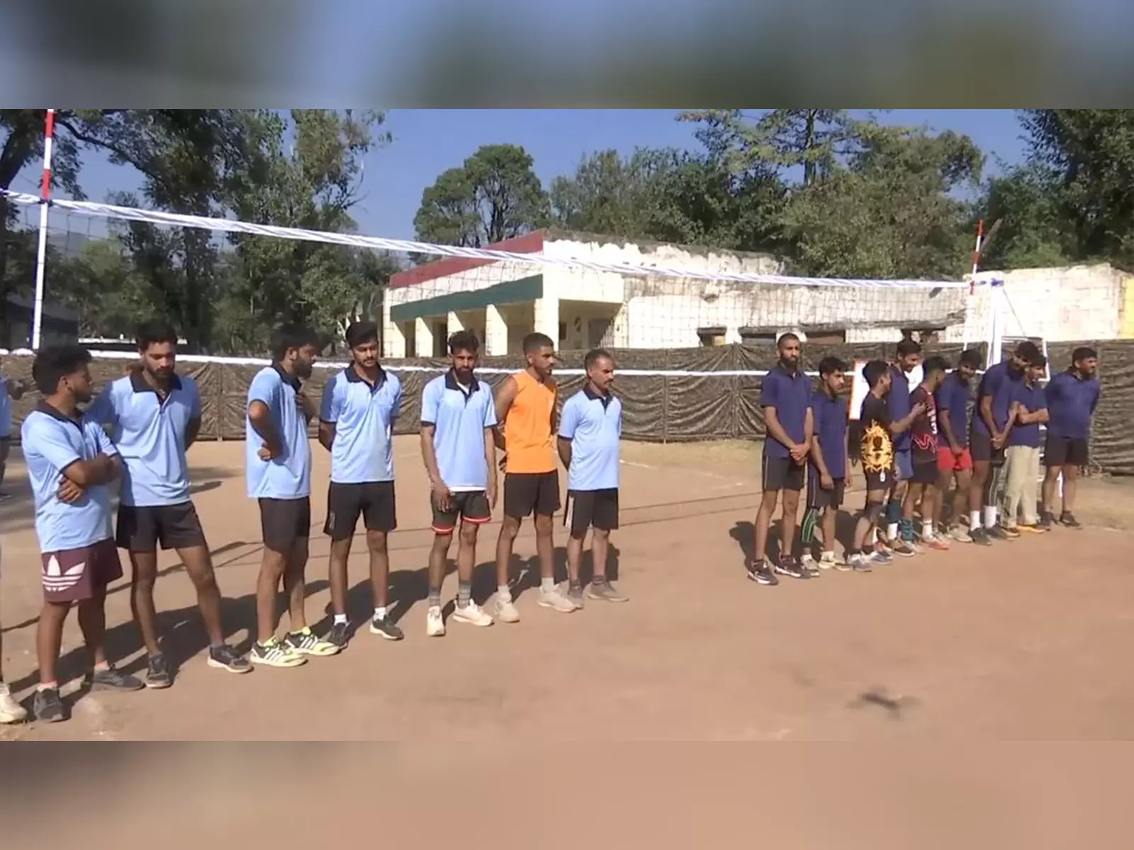 राजौरी में सेना ने अंतर-ग्राम वॉलीबॉल टूर्नामेंट कराया राजौरी में सेना ने अंतर-ग्राम वॉलीबॉल टूर्नामेंट कराया