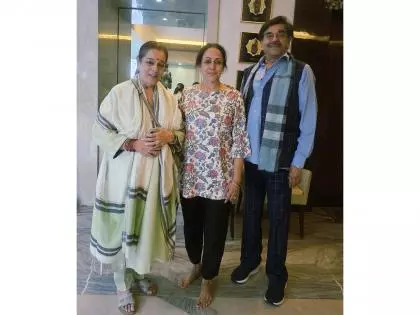 शत्रुघ्न सिन्हा, पूनम सिन्हा ने हेमा मालिनी से मुलाकात की शत्रुघ्न सिन्हा, पूनम सिन्हा ने हेमा मालिनी से मुलाकात की