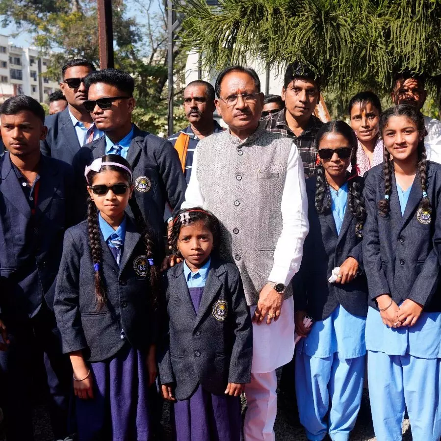 CM विष्णुदेव साय ने दिव्यांग बच्चों का हाल चाल जाना CM विष्णुदेव साय ने दिव्यांग बच्चों का हाल चाल जाना